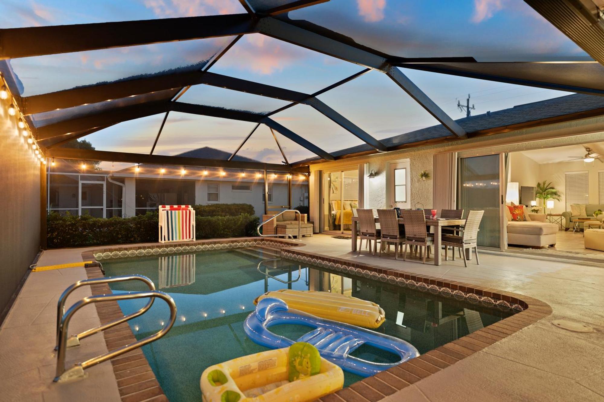Serenity Waterfront Villa With King Suite, Private Pool, Great Lanai Enclosure And Long Water Views Cape Coral Eksteriør billede
