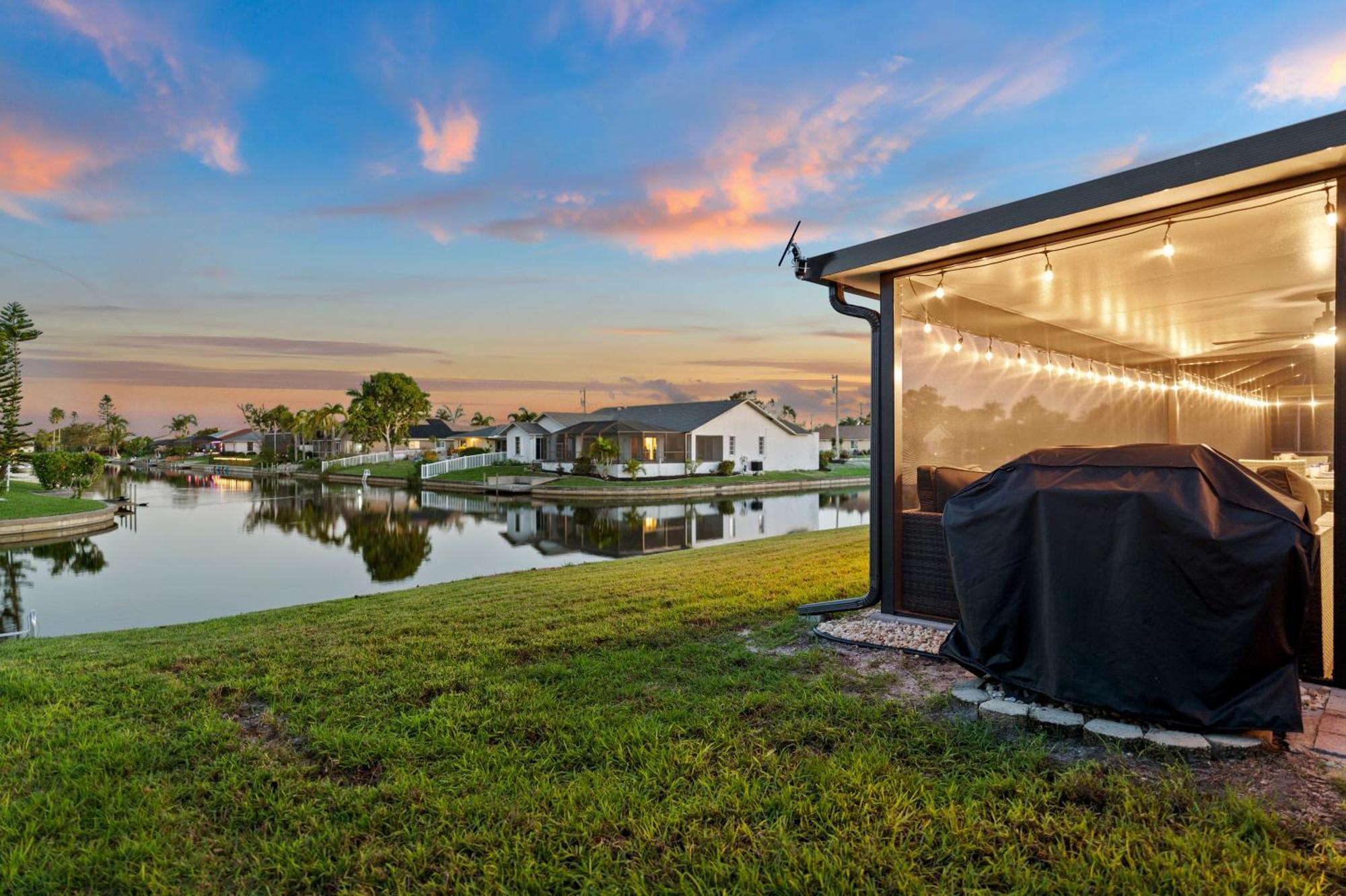 Serenity Waterfront Villa With King Suite, Private Pool, Great Lanai Enclosure And Long Water Views Cape Coral Eksteriør billede