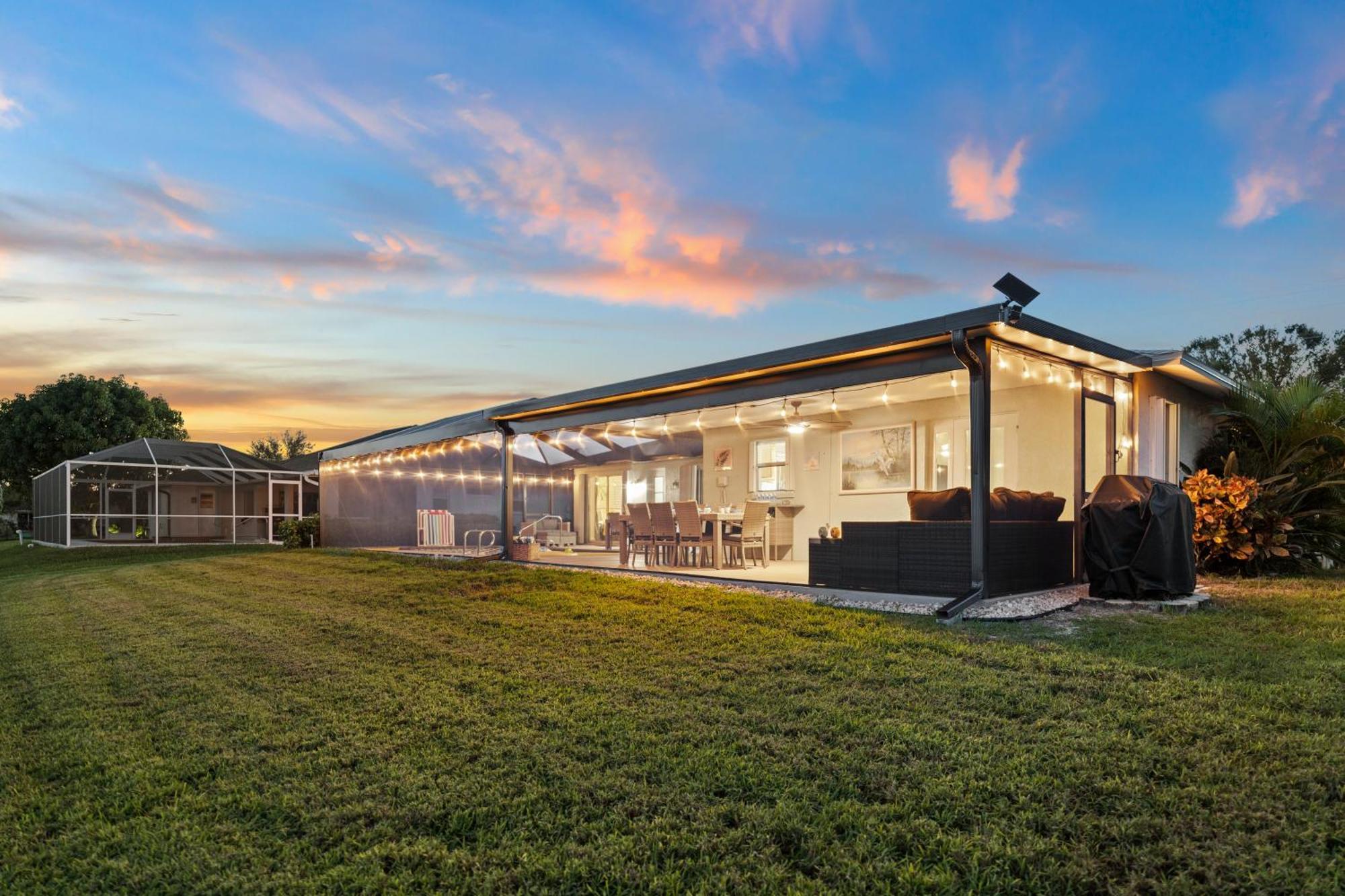 Serenity Waterfront Villa With King Suite, Private Pool, Great Lanai Enclosure And Long Water Views Cape Coral Eksteriør billede