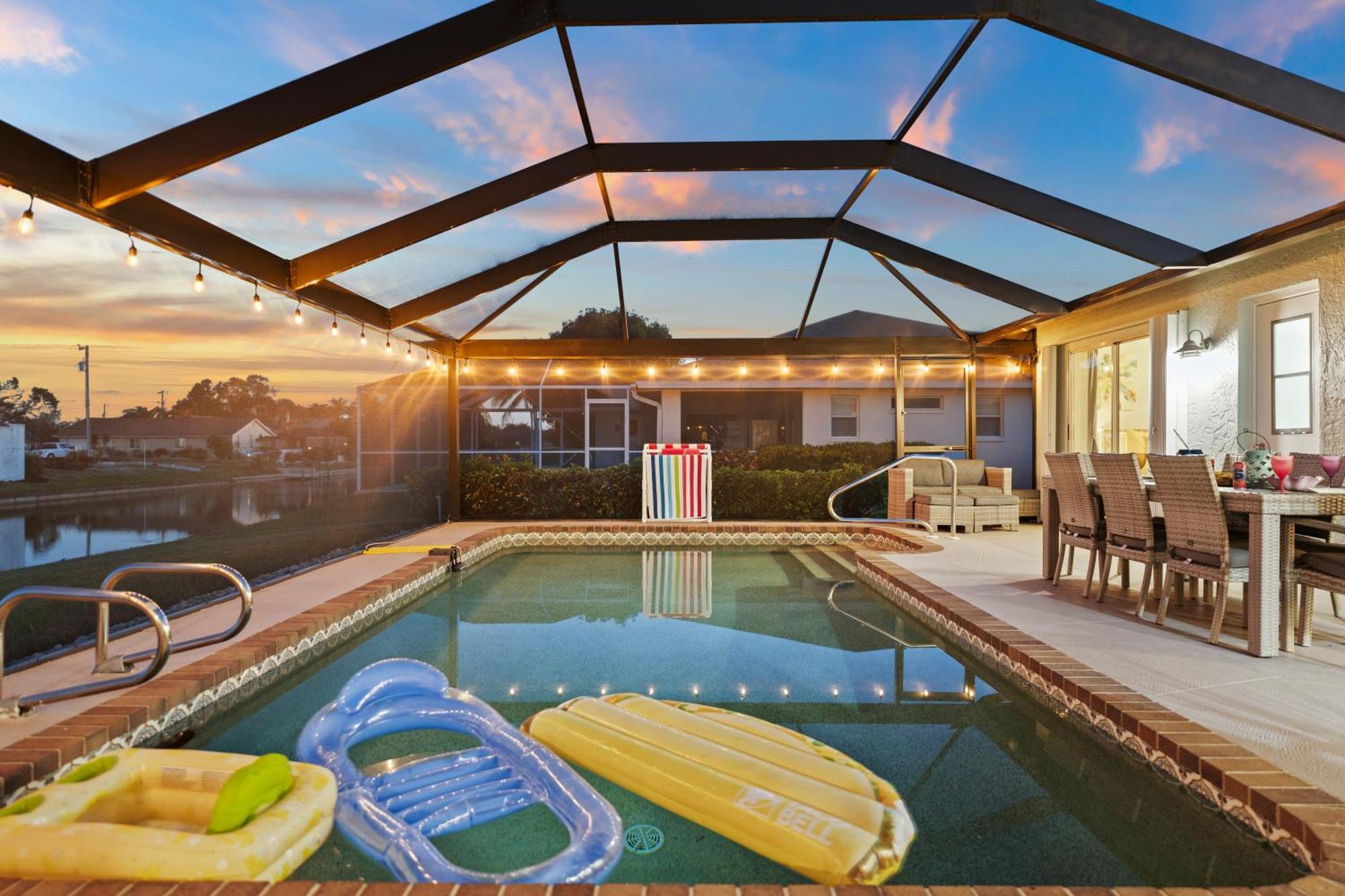 Serenity Waterfront Villa With King Suite, Private Pool, Great Lanai Enclosure And Long Water Views Cape Coral Eksteriør billede