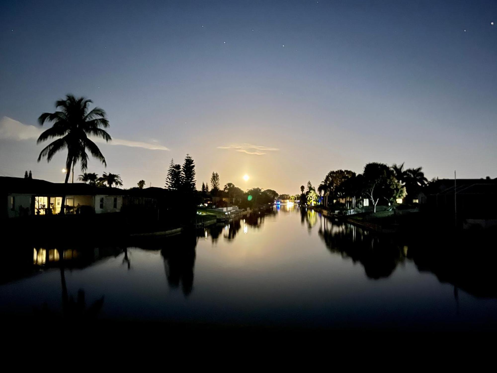 Serenity Waterfront Villa With King Suite, Private Pool, Great Lanai Enclosure And Long Water Views Cape Coral Eksteriør billede