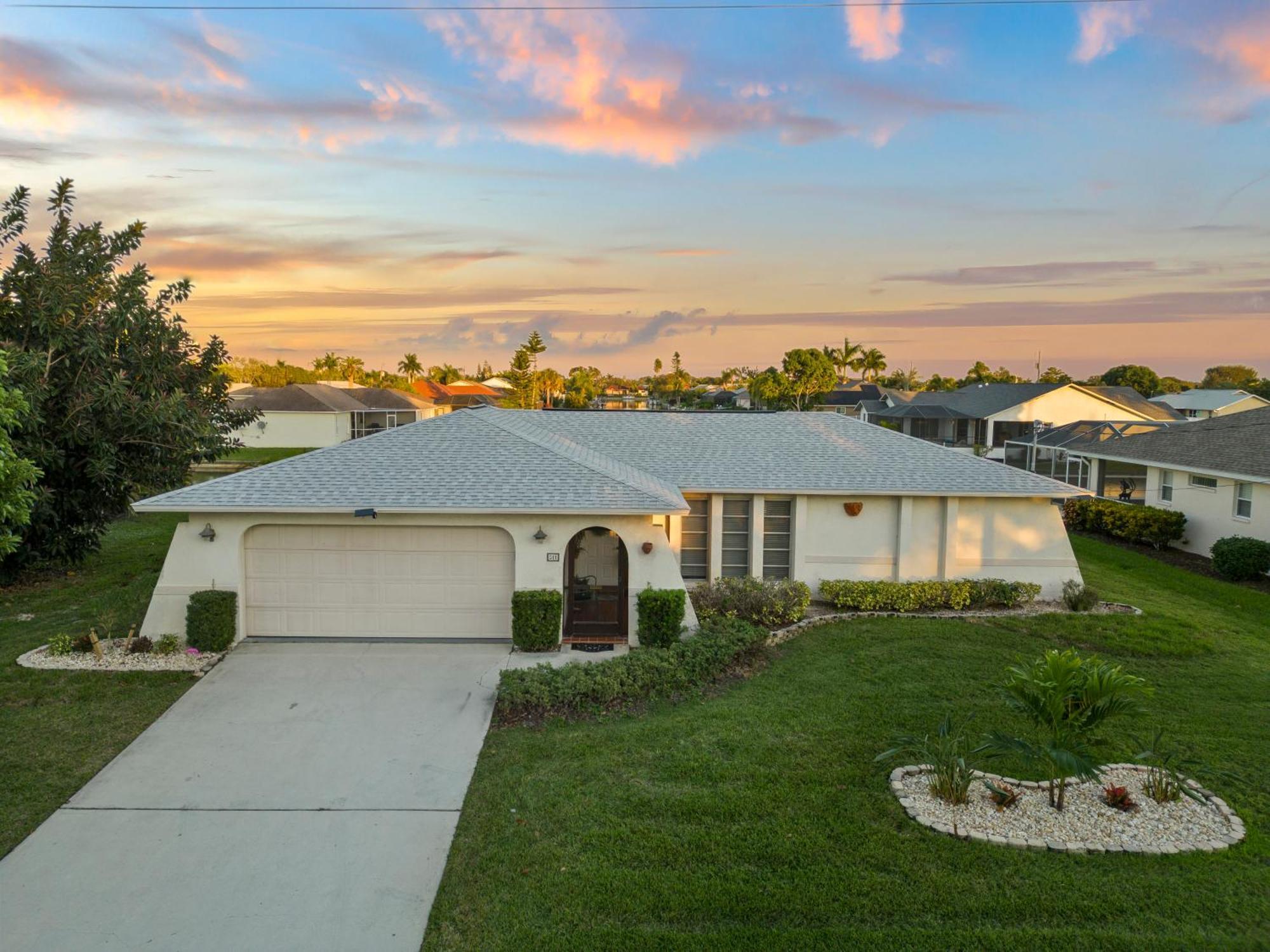 Serenity Waterfront Villa With King Suite, Private Pool, Great Lanai Enclosure And Long Water Views Cape Coral Eksteriør billede