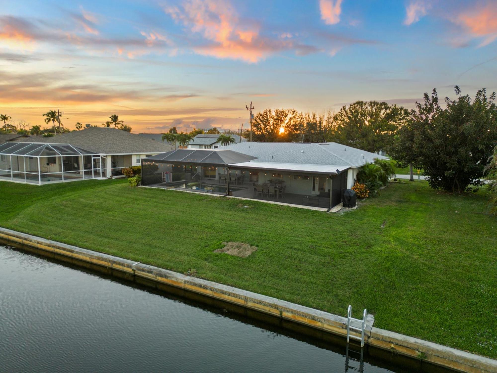 Serenity Waterfront Villa With King Suite, Private Pool, Great Lanai Enclosure And Long Water Views Cape Coral Eksteriør billede