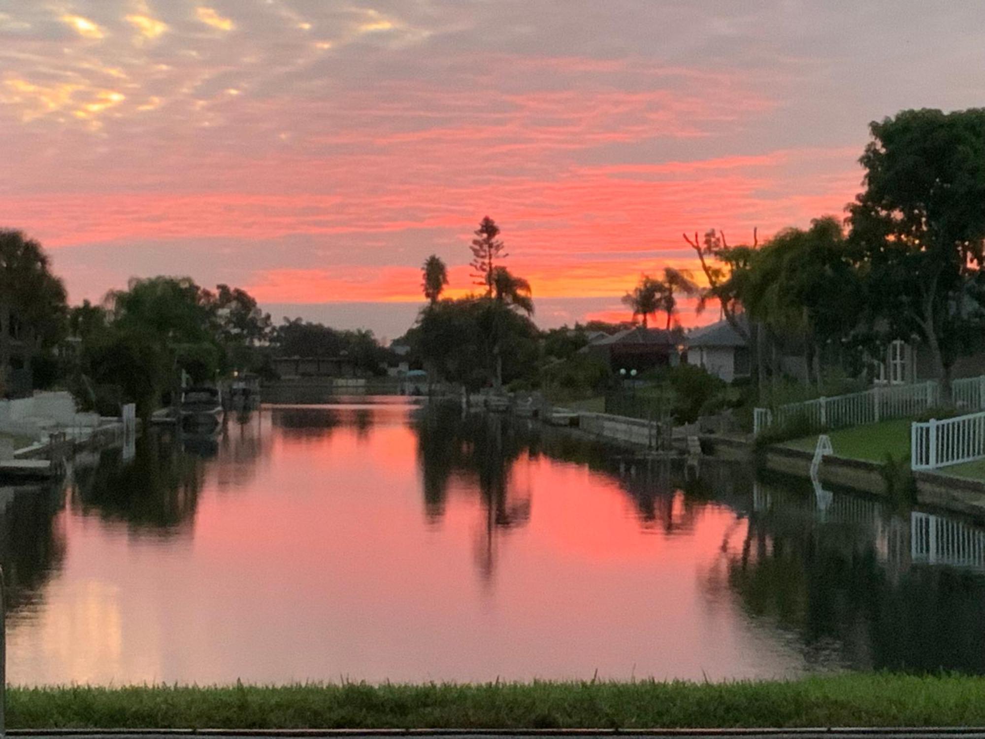 Serenity Waterfront Villa With King Suite, Private Pool, Great Lanai Enclosure And Long Water Views Cape Coral Eksteriør billede