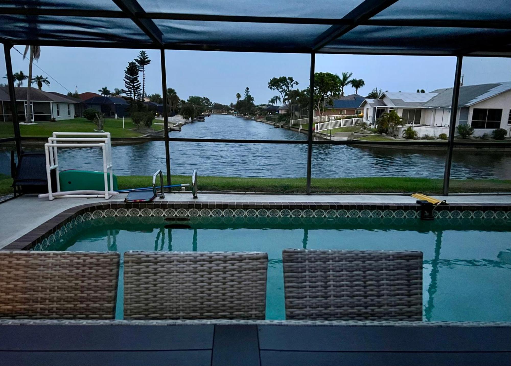 Serenity Waterfront Villa With King Suite, Private Pool, Great Lanai Enclosure And Long Water Views Cape Coral Eksteriør billede