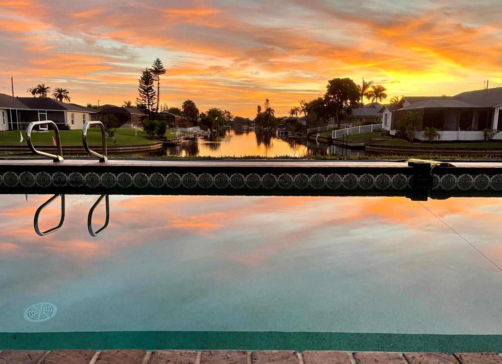 Serenity Waterfront Villa With King Suite, Private Pool, Great Lanai Enclosure And Long Water Views Cape Coral Eksteriør billede