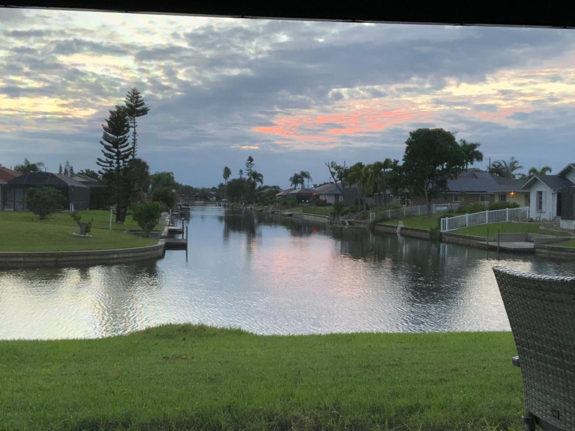 Serenity Waterfront Villa With King Suite, Private Pool, Great Lanai Enclosure And Long Water Views Cape Coral Eksteriør billede