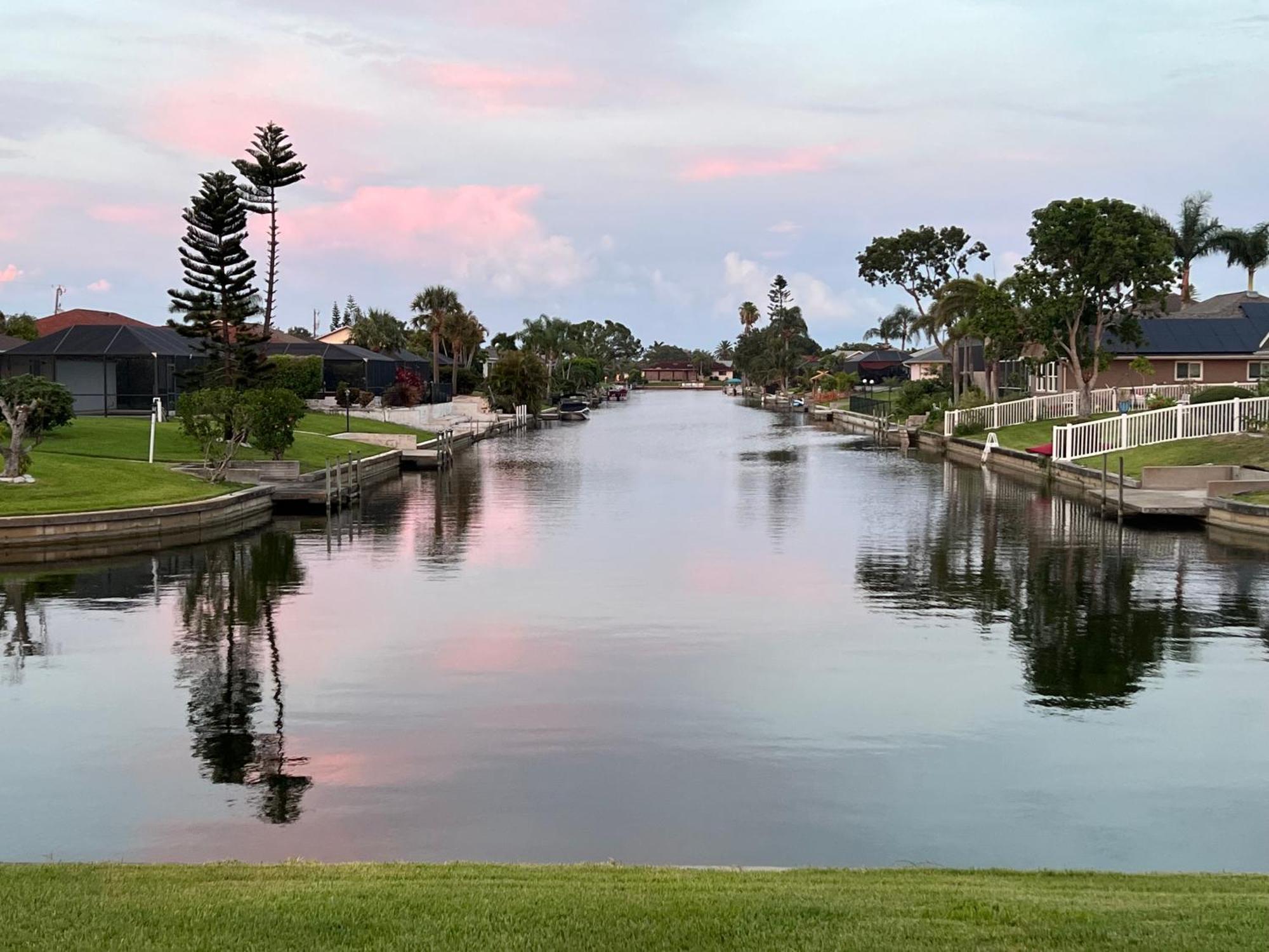 Serenity Waterfront Villa With King Suite, Private Pool, Great Lanai Enclosure And Long Water Views Cape Coral Eksteriør billede