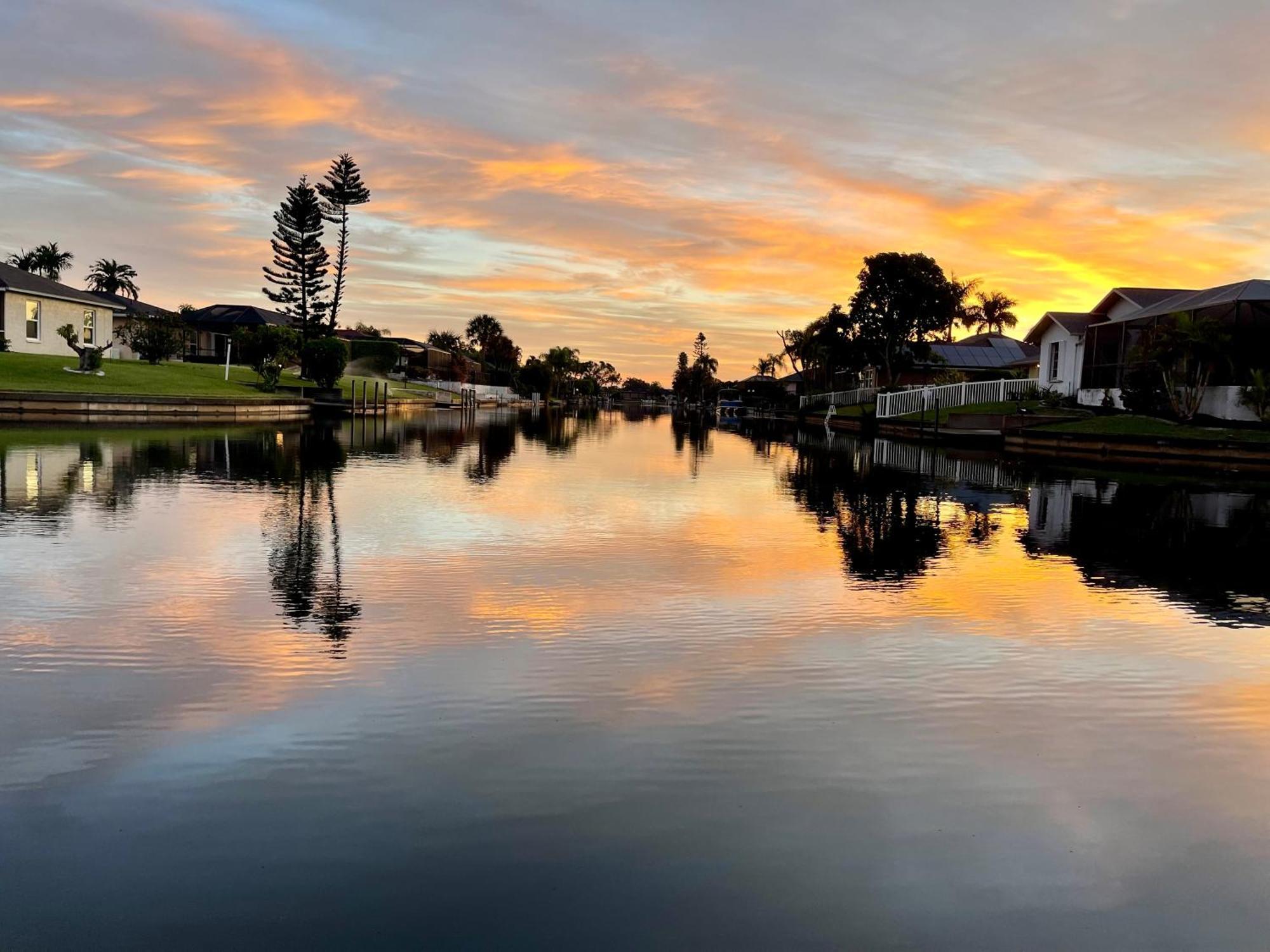 Serenity Waterfront Villa With King Suite, Private Pool, Great Lanai Enclosure And Long Water Views Cape Coral Eksteriør billede