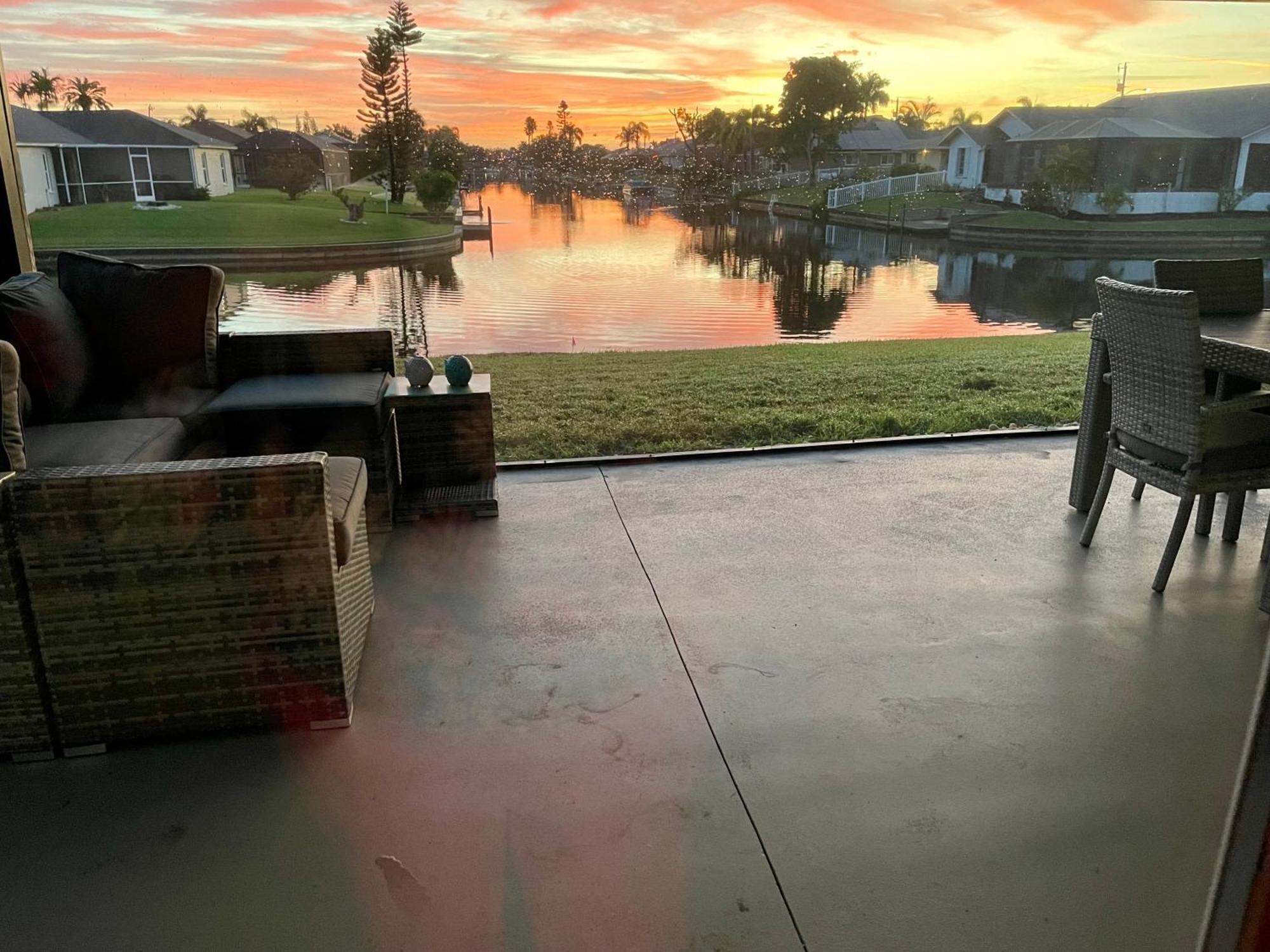 Serenity Waterfront Villa With King Suite, Private Pool, Great Lanai Enclosure And Long Water Views Cape Coral Eksteriør billede
