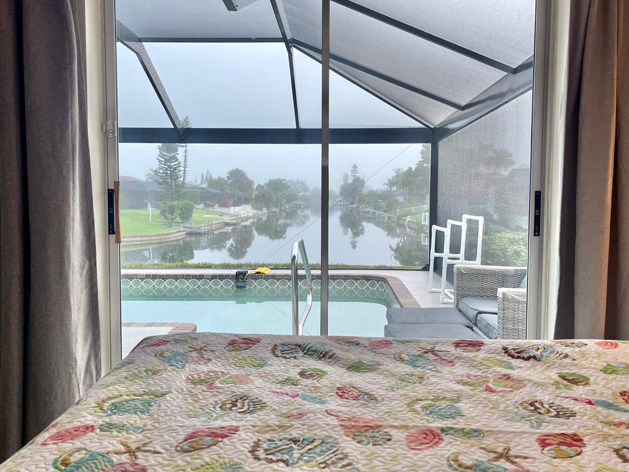 Serenity Waterfront Villa With King Suite, Private Pool, Great Lanai Enclosure And Long Water Views Cape Coral Eksteriør billede